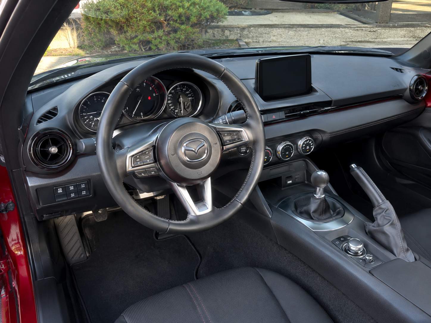 2020 Mazda MX-5 Miata interior_dashboard